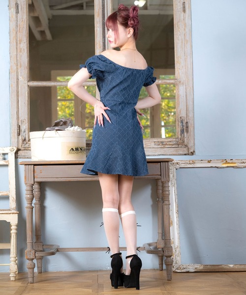 Tika（ティカ）の「[CLOSED] キャバドレス ミニ フレア 半袖 オフショルダー チェック柄 谷間 ジップ デニム パフスリーブ タックベルトドレス ワンピース キャバワンピ（ワンピース・レディース・ブルー・L/M/S/XL）」の11枚目の写真