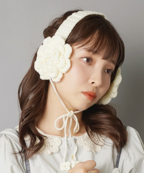 SPINNS(スピンズ)の「ニットイヤーマフ/イヤマフ/耳当て/フラワー/NEO森ガール(イヤーマフ・レディース・ボルドー/アイボリー・ONESIZE)」の5枚目の写真