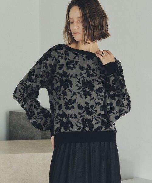 YECCA VECCA（イェッカヴェッカ）の「フラワー柄ふくれジャガードニット（ニット/セーター・レディース・アイボリー/チャコールグレー/ラベンダー・FREE）」の4枚目の写真