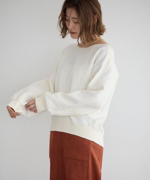 YECCA VECCA（イェッカヴェッカ）の「フラワー柄ふくれジャガードニット（ニット/セーター・レディース・アイボリー/チャコールグレー/ラベンダー・FREE）」の6枚目の写真