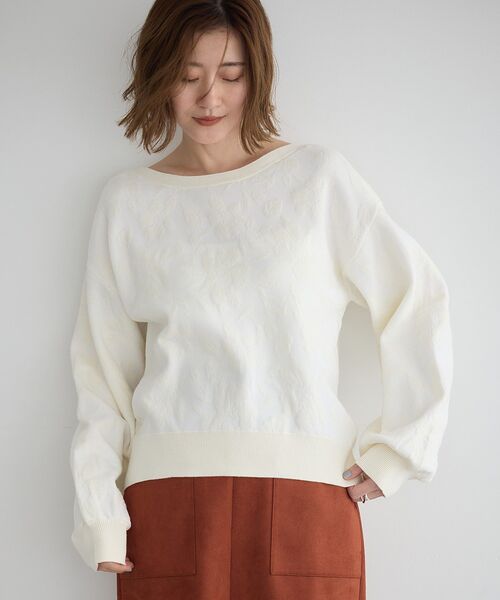 YECCA VECCA（イェッカヴェッカ）の「フラワー柄ふくれジャガードニット（ニット/セーター・レディース・アイボリー/チャコールグレー/ラベンダー・FREE）」の7枚目の写真