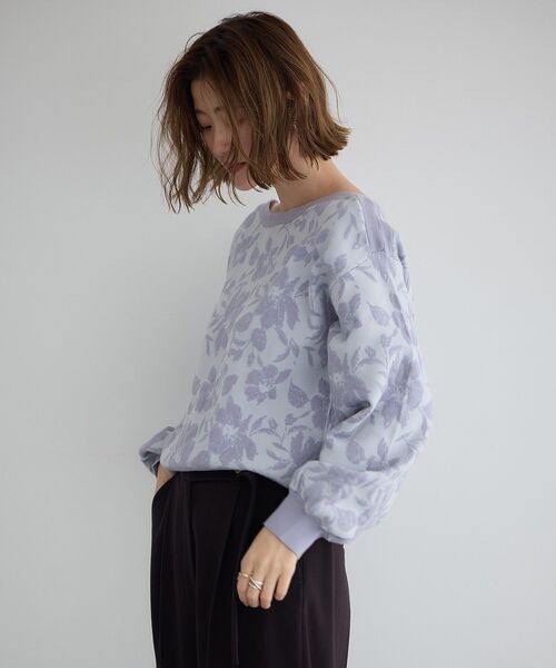 YECCA VECCA（イェッカヴェッカ）の「フラワー柄ふくれジャガードニット（ニット/セーター・レディース・アイボリー/チャコールグレー/ラベンダー・FREE）」の16枚目の写真