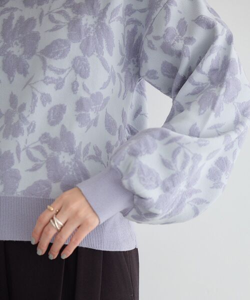 YECCA VECCA（イェッカヴェッカ）の「フラワー柄ふくれジャガードニット（ニット/セーター・レディース・アイボリー/チャコールグレー/ラベンダー・FREE）」の21枚目の写真