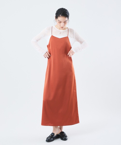 Muscat(マスカット)の「サテンキャミソールワンピース(ワンピース・レディース・ブラック/ライトグレー/レンガ・F)」の3枚目の写真