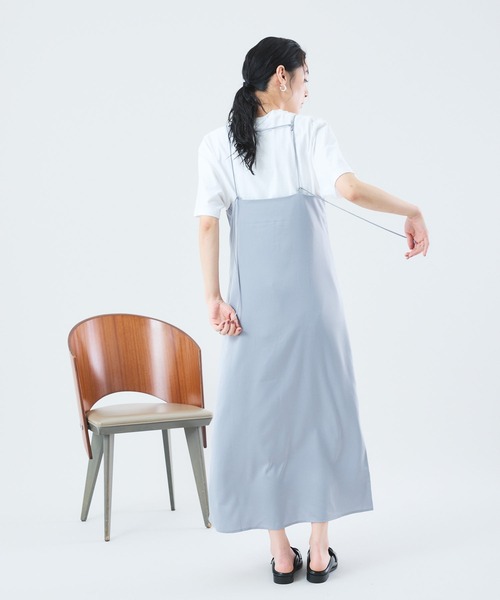 Muscat(マスカット)の「サテンキャミソールワンピース(ワンピース・レディース・ブラック/ライトグレー/レンガ・F)」の10枚目の写真