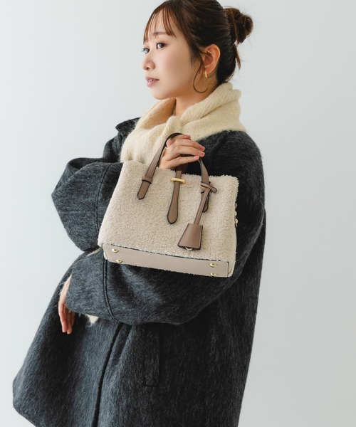 RODE SKO(ロデスコ)の「チャーム付ボアミニバッグ(ハンドバッグ・レディース・グレー/オフホワイト・ONE)」の5枚目の写真