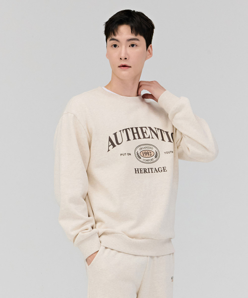 CHASECULT(チェイスカルト)の「ユニセックスエッセンシャルアーチレタリング裏起毛スウェットTシャツ-ベージュ(スウェット・メンズ・ベージュ・90/95/100/105)」の3枚目の写真