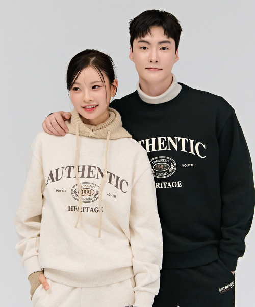 CHASECULT(チェイスカルト)の「ユニセックスエッセンシャルアーチレタリング裏起毛スウェットTシャツ-ベージュ(スウェット・メンズ・ベージュ・90/95/100/105)」の5枚目の写真