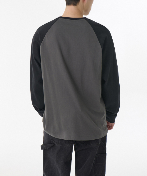 MUSINSA STANDARD（ムシンサスタンダード）の「リラックスドリップカフスラグラン長袖Tシャツ[ガンメタル/ブラック]（Tシャツ/カットソー・メンズ・その他・XX-LARGE/X-LARGE/MEDIUM/LARGE/SMALL/XXX-LARGE）」の5枚目の写真