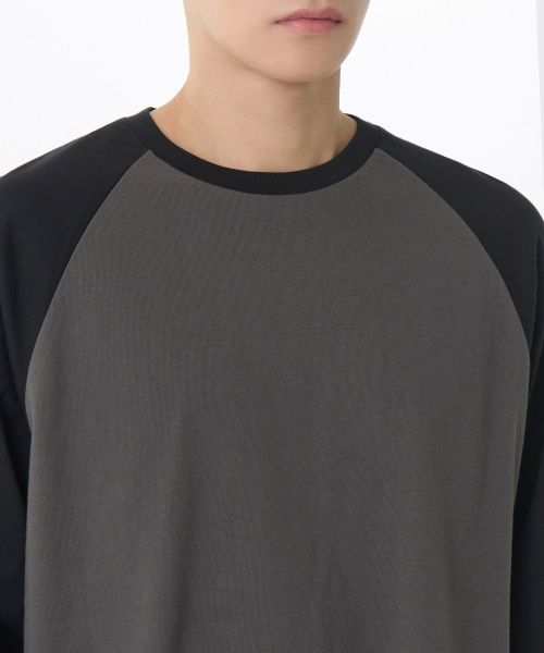 MUSINSA STANDARD（ムシンサスタンダード）の「リラックスドリップカフスラグラン長袖Tシャツ[ガンメタル/ブラック]（Tシャツ/カットソー・メンズ・その他・XX-LARGE/X-LARGE/MEDIUM/LARGE/SMALL/XXX-LARGE）」の4枚目の写真