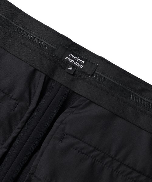 MUSINSA STANDARD（ムシンサスタンダード）の「リサイクルワンタックリラックステーパードヒドゥンバンディングクロップスラックス[ブラック]（スラックス・メンズ・その他・38/36/27/28/29/34/32/30/31/33/26）」の12枚目の写真