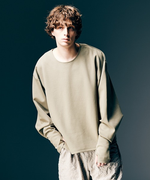 glamb(グラム)の「Wide Sleeves Smooth Cutsew / ワイドスリーブスムースカットソー(Tシャツ/カットソー・メンズ・ベージュ/ブラック/ブルー・S/M/L)」の2枚目の写真