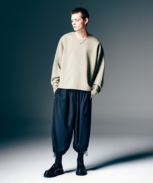 glamb(グラム)の「Wide Sleeves Smooth Cutsew / ワイドスリーブスムースカットソー(Tシャツ/カットソー・メンズ・ベージュ/ブラック/ブルー・S/M/L)」の7枚目の写真