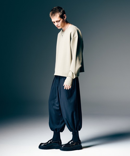 glamb(グラム)の「Wide Sleeves Smooth Cutsew / ワイドスリーブスムースカットソー(Tシャツ/カットソー・メンズ・ベージュ/ブラック/ブルー・S/M/L)」の8枚目の写真