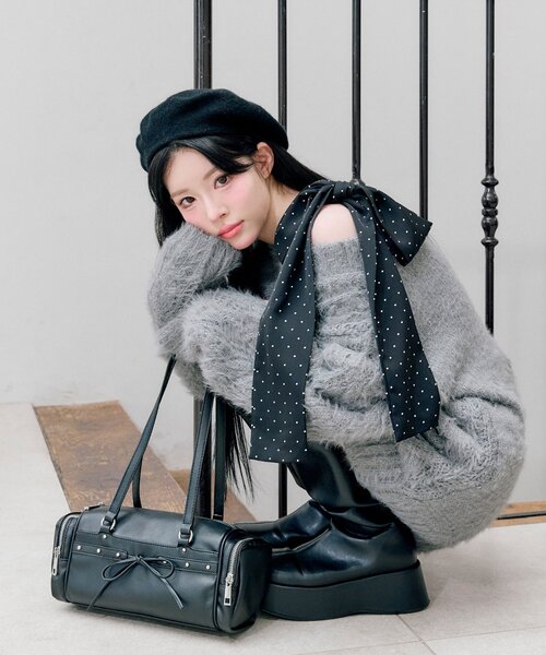 OLIVE des OLIVE(オリーブデオリーブ)の「サイドポケットスタッズボストンバッグ(トートバッグ・レディース・オフホワイト/サックスブルー/ブラック・FREE)」の18枚目の写真