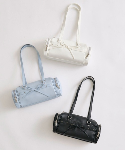 OLIVE des OLIVE(オリーブデオリーブ)の「サイドポケットスタッズボストンバッグ(トートバッグ・レディース・オフホワイト/サックスブルー/ブラック・FREE)」の4枚目の写真