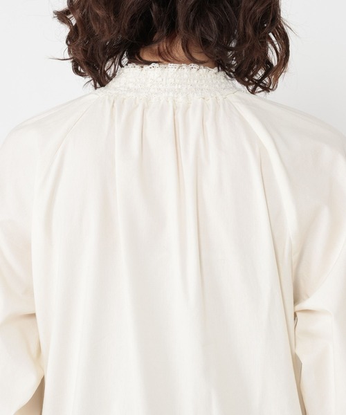 studio CLIP(スタディオクリップ)の「襟シャーリングレースブラウス(シャツ/ブラウス・レディース・チャコール/ライトグレー/オフホワイト・FREE)」の22枚目の写真