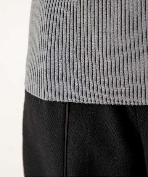 MILLION CARATS（ミリオンカラッツ）の「【快適温度で過ごす、品よくシンプルな調温タートルニット】体温に寄り添い、暑いときはひんやり・寒いときはあたたか。オーミケンシの“97.6F”素材が叶える快適さで、一日中ストレスフリーに。 リブの程よいフィット感とすっきり見える縦ラインが、シンプルながらも女性らしさを引き立てる万能タートル。オンにもオフにも品よく馴染む大人の一枚。（ニット/セーター・レディース・グレー/ブラック/イエロー/マルチ・FREE）」の12枚目の写真