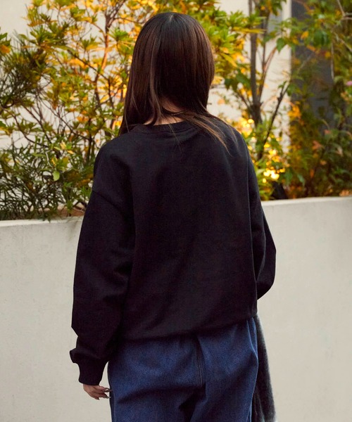 Calvin Klein（カルバン・クライン）の「Calvin Klein/カルバンクライン LS MONOLOGO FRENCH TERRY RLXD CREW モノグラムロゴ クルーネックスウェット（スウェット・レディース・ブラック・S/M/L）」の4枚目の写真