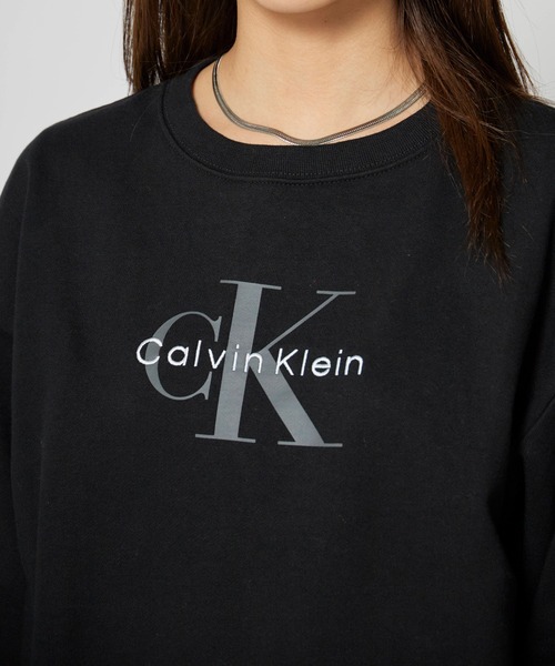 Calvin Klein（カルバン・クライン）の「Calvin Klein/カルバンクライン LS MONOLOGO FRENCH TERRY RLXD CREW モノグラムロゴ クルーネックスウェット（スウェット・レディース・ブラック・S/M/L）」の20枚目の写真