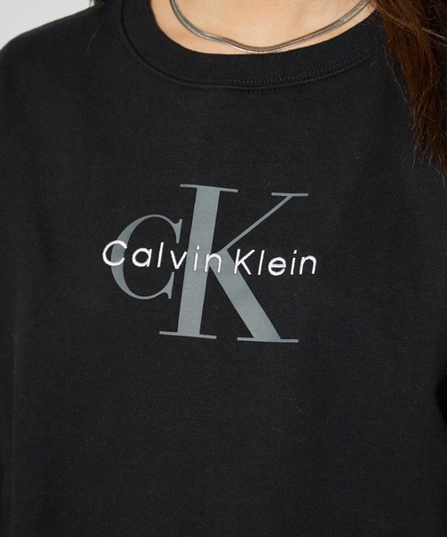 Calvin Klein（カルバン・クライン）の「Calvin Klein/カルバンクライン LS MONOLOGO FRENCH TERRY RLXD CREW モノグラムロゴ クルーネックスウェット（スウェット・レディース・ブラック・S/M/L）」の21枚目の写真