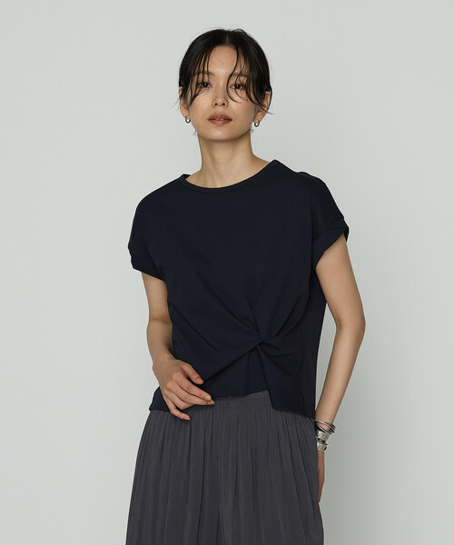 K.T KIYOKO TAKASE(キヨコタカセ)の「〔 TALLサイズ 〕 コットン強撚ポンチ デザインタックシャツ(Tシャツ/カットソー・レディース・ブラウン/ネイビー・15号)」の1枚目の写真