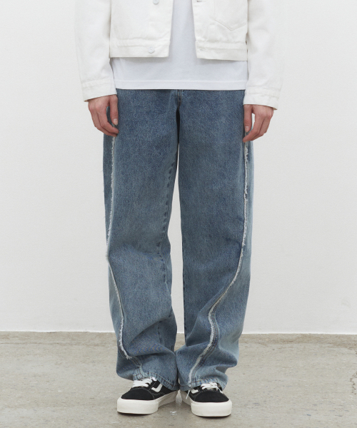 DECET(デケト)の「Curved Wide Jeans DCPT033SCSTNBlue(デニムパンツ・レディース・その他・28/30/26)」の2枚目の写真