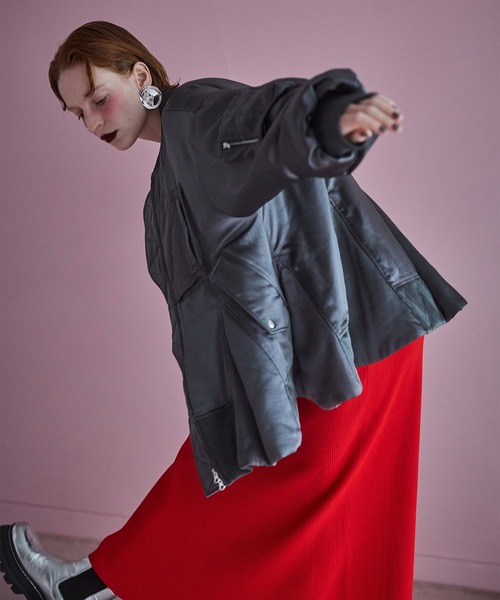 OMMO(オーエムエムオー)の「TRIANGLE PANEL SATIN BZ(ブルゾン・レディース・グレー/カーキ/ベージュ・F)」の6枚目の写真