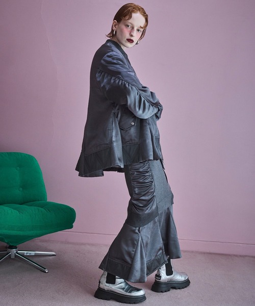 OMMO(オーエムエムオー)の「TRIANGLE PANEL SATIN BZ(ブルゾン・レディース・グレー/カーキ/ベージュ・F)」の19枚目の写真