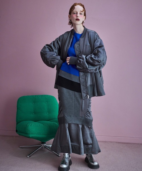 OMMO(オーエムエムオー)の「TRIANGLE PANEL SATIN BZ(ブルゾン・レディース・グレー/カーキ/ベージュ・F)」の20枚目の写真