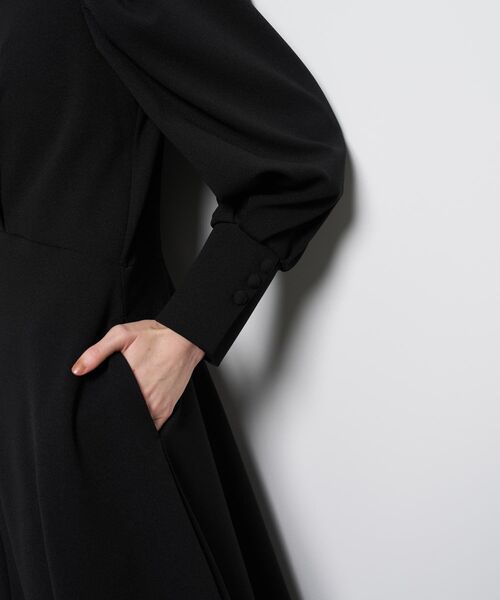 LANVIN en Bleu(ランバンオンブルー)の「カットジョーゼットフレアワンピース(ワンピース・レディース・ブラック・36/38)」の7枚目の写真
