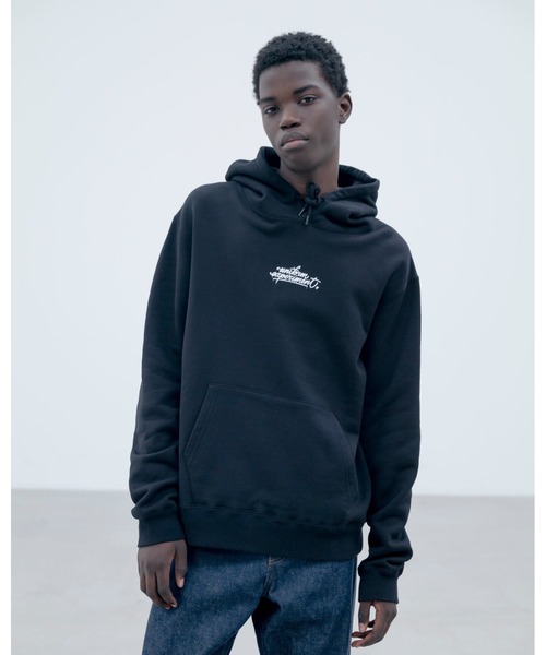 uniform experiment（ユニフォームエクスペリメント）の「MICHAEL CHERNO: VASE HOODIE（パーカー・メンズ・ブラック・4/3/2/1/5）」の3枚目の写真