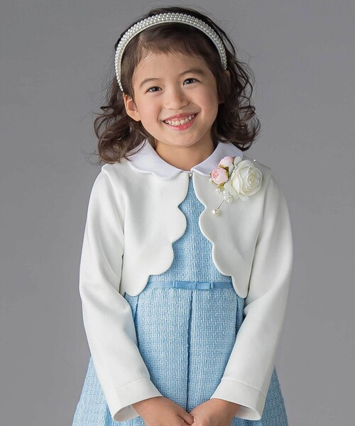 BeBe Petits Pois Vert（ベベプチポワヴェール）の「【店舗限定】3連パールカチューシャ（カチューシャ・キッズ・ホワイト・FREE）」の2枚目の写真