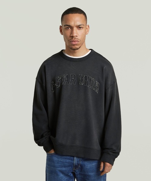 G-STAR（ジースター）の「Sunfaded Applique Loose Sweater/ヴィンテージライクサンフェード加工オーバーサイズアップリケロゴスウェット/トレーナー（スウェット・メンズ・グレー系その他/ダークブラック・MEDIUM/SMALL/X-SMALL/X-LARGE/LARGE）」の2枚目の写真