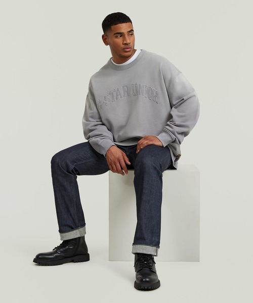 G-STAR（ジースター）の「Sunfaded Applique Loose Sweater/ヴィンテージライクサンフェード加工オーバーサイズアップリケロゴスウェット/トレーナー（スウェット・メンズ・グレー系その他/ダークブラック・MEDIUM/SMALL/X-SMALL/X-LARGE/LARGE）」の6枚目の写真
