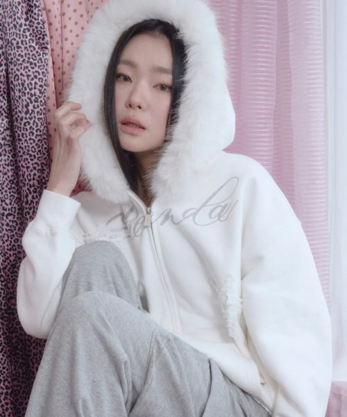 PRENDA（プレンダ）の「TWO STAR HOOD ZIP-UP WHITE（パーカー・レディース・その他・FREE）」の2枚目の写真