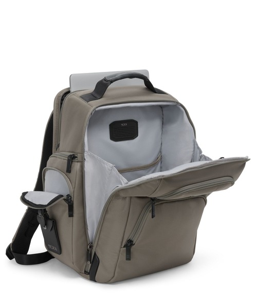 TUMI（トゥミ）の「TUMI ALPHA（アルファ） トゥミ・ブリーフ・パック（A4/PC15インチまで対応）（バックパック/リュック・メンズ・グレー系その他・FREE）」の2枚目の写真