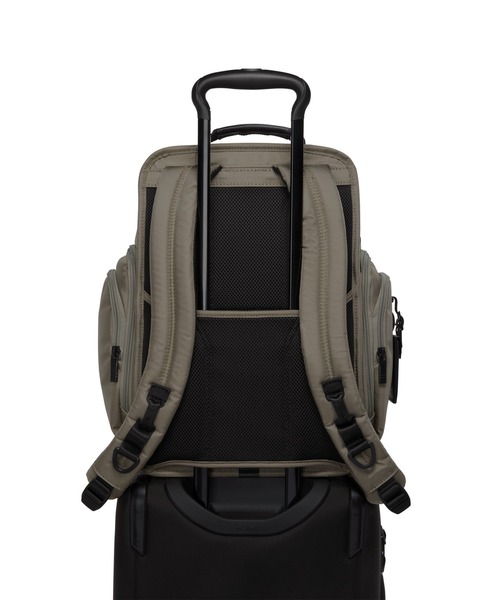 TUMI（トゥミ）の「TUMI ALPHA（アルファ） トゥミ・ブリーフ・パック（A4/PC15インチまで対応）（バックパック/リュック・メンズ・グレー系その他・FREE）」の4枚目の写真