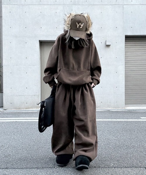 YACA（ヤーカ）の「Corduroy Jogger Pants/コーデュロイジョガーパンツ【unisex item】（スウェットパンツ・レディース・ブラック/ブラウン・FREE）」の4枚目の写真