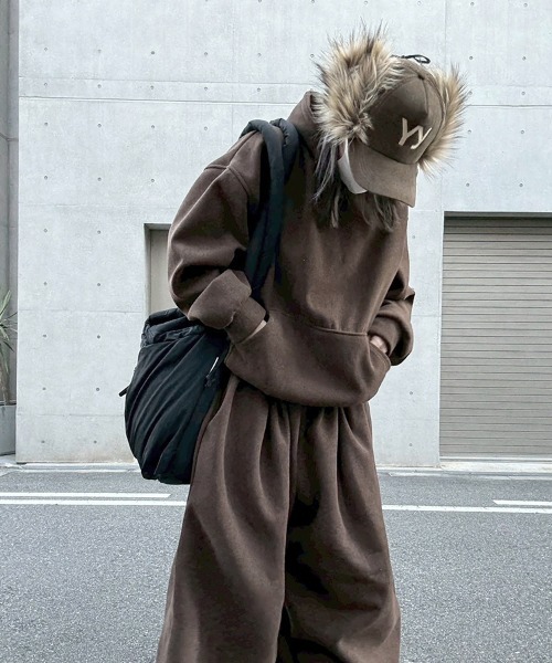 YACA（ヤーカ）の「Corduroy Jogger Pants/コーデュロイジョガーパンツ【unisex item】（スウェットパンツ・レディース・ブラック/ブラウン・FREE）」の7枚目の写真