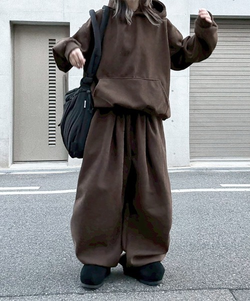YACA（ヤーカ）の「Corduroy Jogger Pants/コーデュロイジョガーパンツ【unisex item】（スウェットパンツ・レディース・ブラック/ブラウン・FREE）」の8枚目の写真
