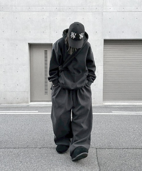 YACA（ヤーカ）の「Corduroy Jogger Pants/コーデュロイジョガーパンツ【unisex item】（スウェットパンツ・レディース・ブラック/ブラウン・FREE）」の11枚目の写真