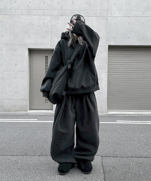 YACA（ヤーカ）の「Corduroy Jogger Pants/コーデュロイジョガーパンツ【unisex item】（スウェットパンツ・レディース・ブラック/ブラウン・FREE）」の13枚目の写真