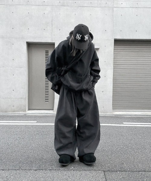 YACA（ヤーカ）の「Corduroy Jogger Pants/コーデュロイジョガーパンツ【unisex item】（スウェットパンツ・レディース・ブラック/ブラウン・FREE）」の15枚目の写真