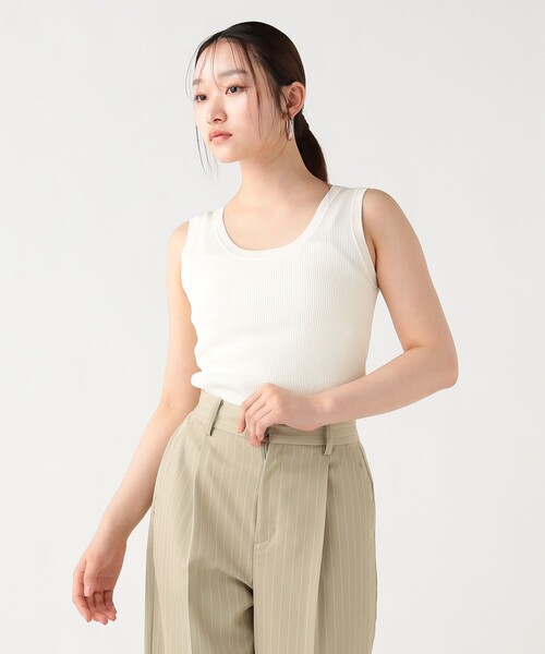 BEAMS HEART（ビームスハート）の「メタルチャーム ニットタンク（タンクトップ・レディース・ブラック/オフホワイト/ネイビー/ブラウン・FREE）」の7枚目の写真