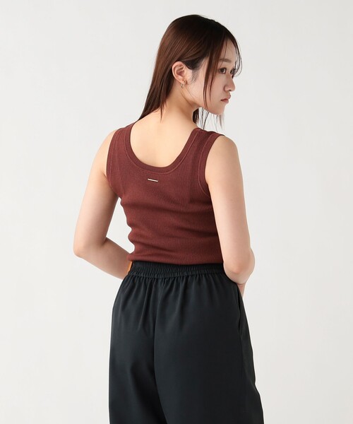 BEAMS HEART（ビームスハート）の「メタルチャーム ニットタンク（タンクトップ・レディース・ブラック/オフホワイト/ネイビー/ブラウン・FREE）」の13枚目の写真