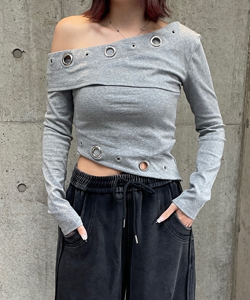 ROGER AND RAW(ロジャーアンドロウ)の「アイレットデザインワンショルダートップス(Tシャツ/カットソー・レディース・グレー/ブラック/ホワイト・FREE)」の7枚目の写真