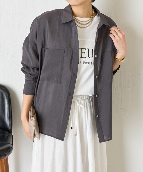 Jena espace merveilleux（ジェナ　エスパスメルヴェイユ）の「【WEB限定カラー/リバイバル】バックシャーリングシャツ（シャツ/ブラウス・レディース・チャコールグレー/パープル/グレー/オフホワイト/イエロー・FREE）」の3枚目の写真