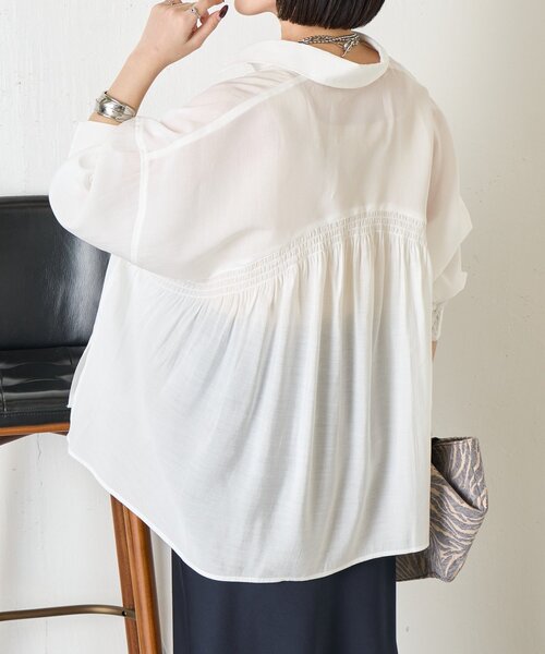 Jena espace merveilleux(ジェナ エスパスメルヴェイユ)の「【ドライタッチ/通気性◎】バックシャーリングシャツ(シャツ/ブラウス・レディース・チャコールグレー/パープル/グレー/オフホワイト/イエロー・FREE)」の14枚目の写真