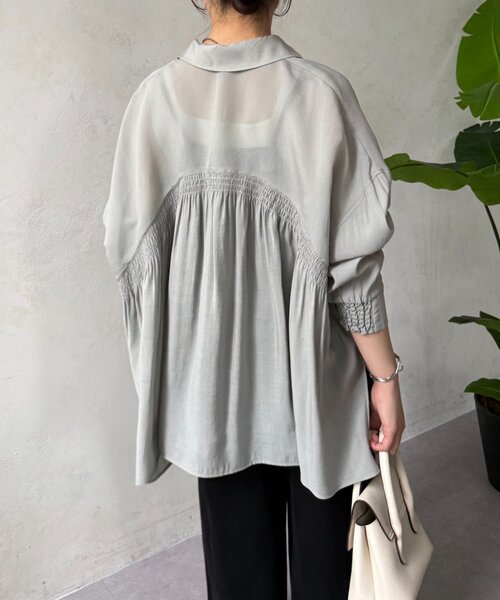 Jena espace merveilleux(ジェナ エスパスメルヴェイユ)の「【ドライタッチ/通気性◎】バックシャーリングシャツ(シャツ/ブラウス・レディース・チャコールグレー/パープル/グレー/オフホワイト/イエロー・FREE)」の22枚目の写真